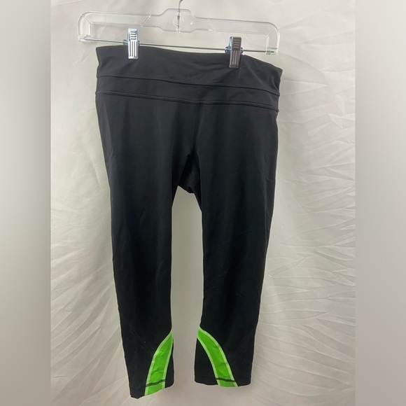 lululemon athletica Pants - Lululemon Cropped Leggings Size 6 Black Green Yoga Gym Tights